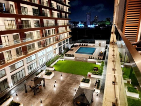 Elegant & Luxury Gem-5 Star Location -Pools Gym!